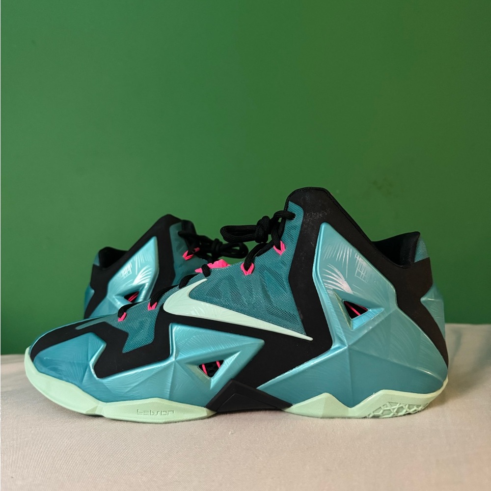 Nike LeBron 11 south beach size 13